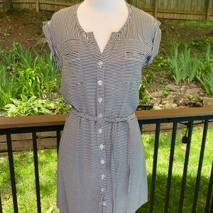 🌸 HOST PICK !! 🙌🏻 Adorable Striped Button Front Dress